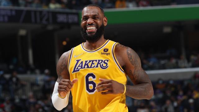 lebron-james-smiles-archive-1568x882.jpeg