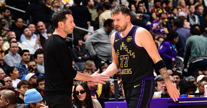 hth体育官网登录入口-雷迪克：东契奇就像一台全速运转的引擎 热衷在场上创造机会|湖人|投篮|JJ-雷迪克|芝加哥公牛队|洛杉矶湖人队_新浪体育_新浪新闻