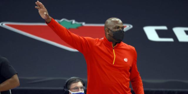 华体会网址-老鹰开启漫长休赛期 转正麦克米兰是第一要务